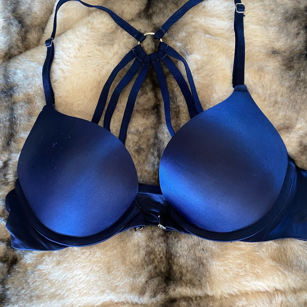 Victoria Secret Bombshell Bra 32A front closure